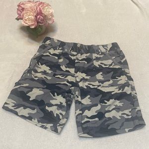 Carhartt Size 6 Relaxed Fit Gray Camo Shorts